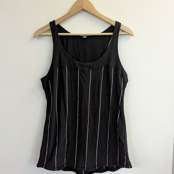 Lululemon Run First Base tank black white stripe *8* - Picture 5 of 7